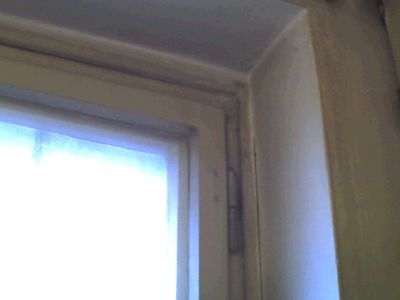 Reálný snímek - rám dřevěného okna